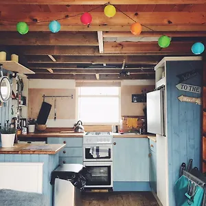  Luxury tent Stargazing Hut On Mudeford Sandbank With Wake Up Sea Views United Kingdom