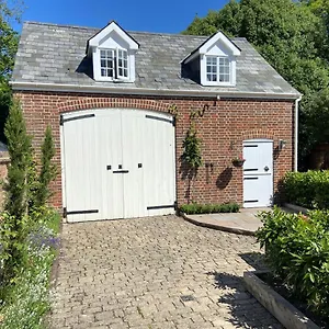  Apartment Location - Riverside - Cosey - Close To Beaches United Kingdom